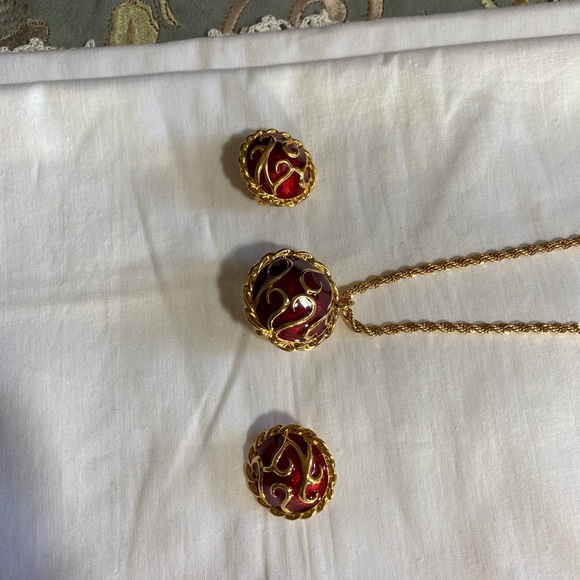 Hutton Wilkinson Jewelry Set. Necklace with matching clip on earrings NRFB - Picture 16 of 17